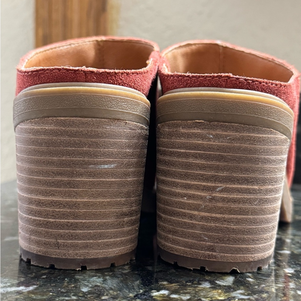Lucky Brand Rust Color Mules with Pointed Toe and Stacked Heel, lug sole. - Picture 3 of 7